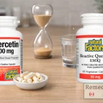 Comparatie vizuala intre quercetina standard si quercetina bioactiva EMIQ, evidentiind diferenta de absorbtie si eficienta.